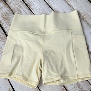 Athleta Salutation Stash 5” bike short Size M Glow NWT
